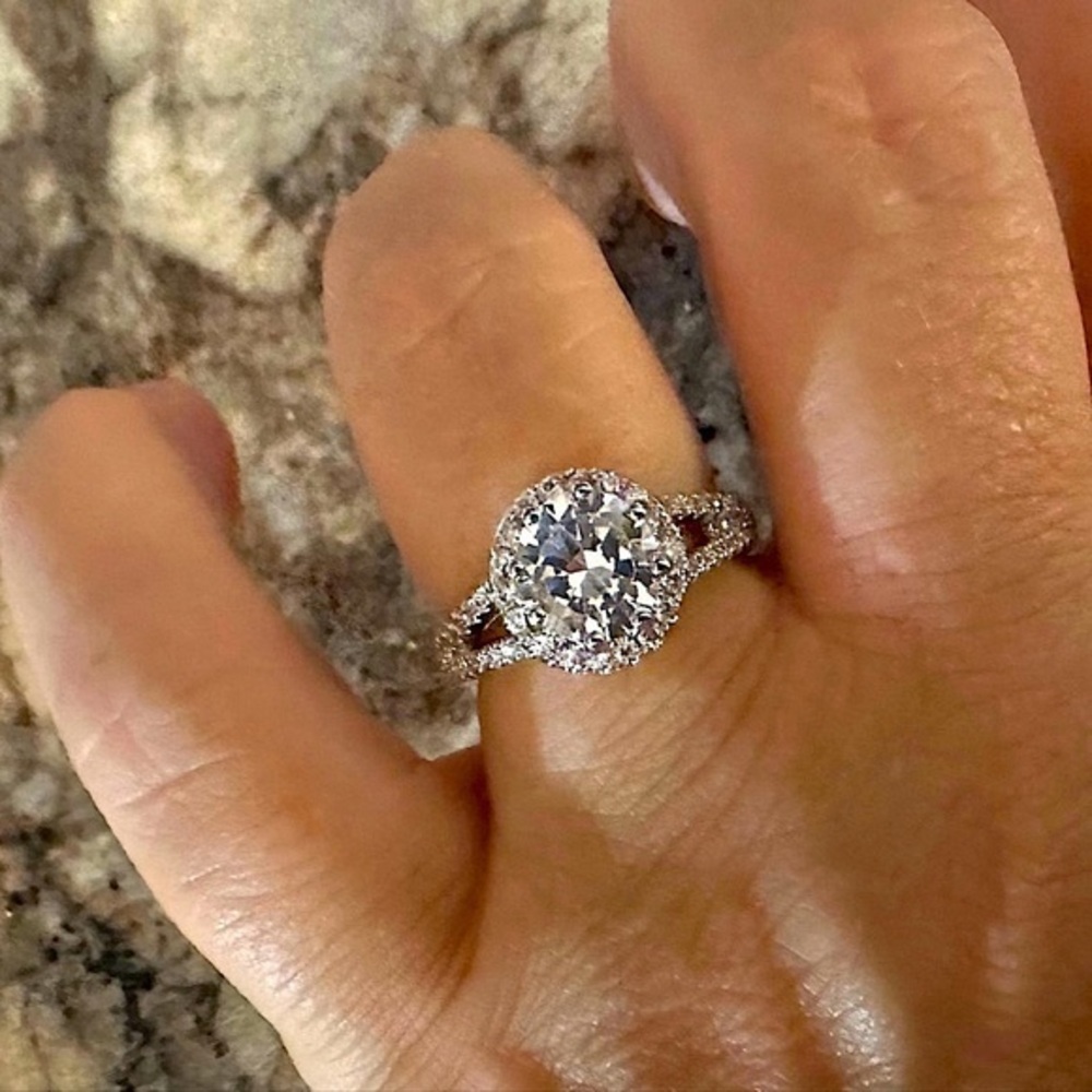 8mm 1.74Ct Round diamond Halo Split Shank Engagement Ring 14K white gold ✅